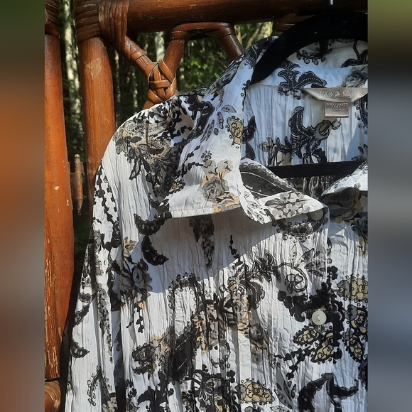 🍀3/15 🆕️ White Stag Floral Blouse - Picture 2 of 7